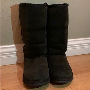 Tall uggs black